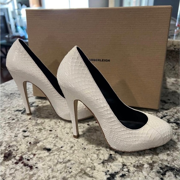 Kathryn Amberleigh Snakeskin Embossed White Pumps
Size 6 - Picture 6 of 6